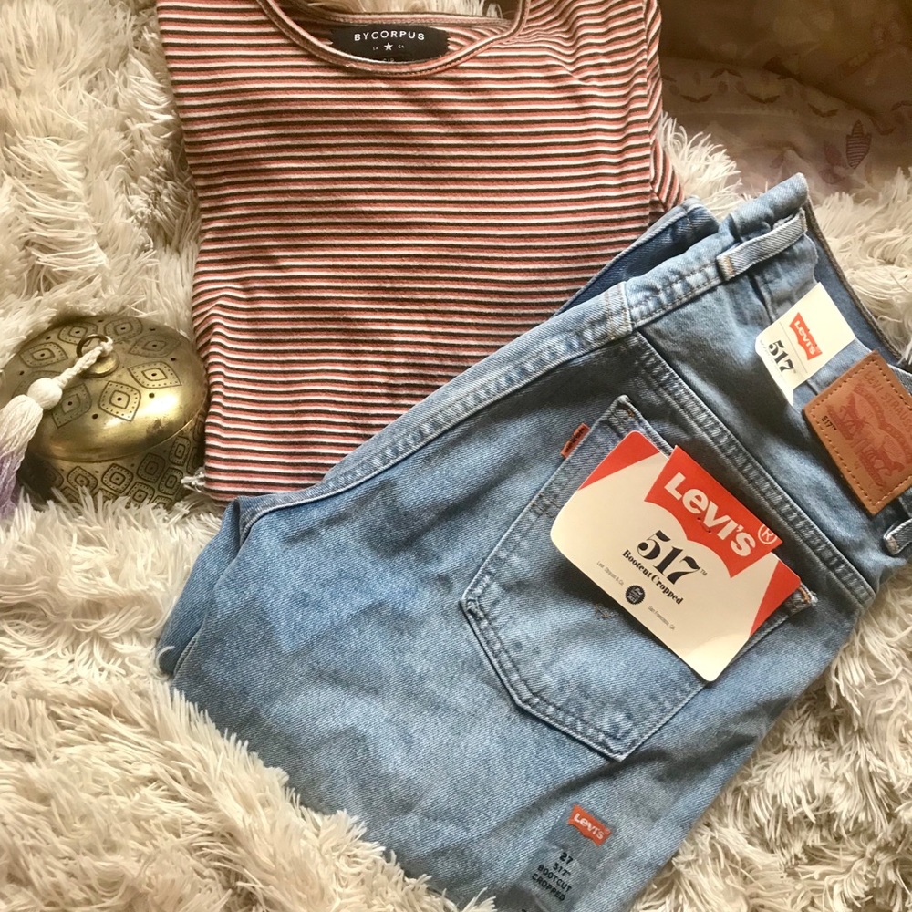 Levi’s 517 High Rise Bootcut Cropped